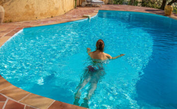 Pool Villa กับโรงแรมมีสระ: แค่มีสระน้ำเหมือนกัน ยังพักไม่เหมือนกัน Pool Villa กับโรงแรมมีสระ: แค่มีสระน้ำเหมือนกัน ยังพักไม่เหมือนกัน